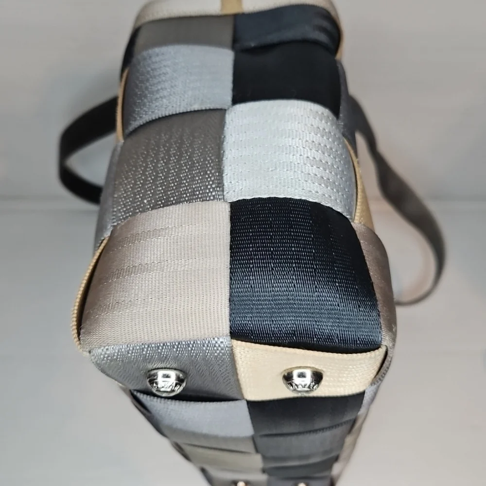 HarveyS Seatbelt Bag questions leave